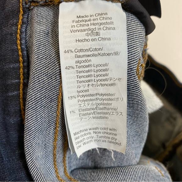 Madewell 9" Mid-Rise Skinny Jeans in Larkspur Wash: TENCEL™ Denim Edition - Picture 10 of 11